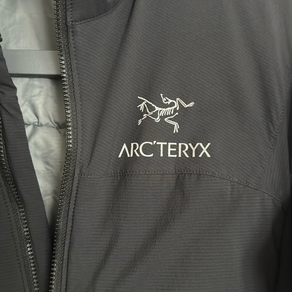 Arc'teryx Atom in Black - Picture 3 of 6